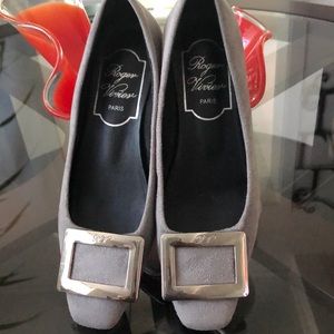 Very nice comfortable a light gray suede flat!!